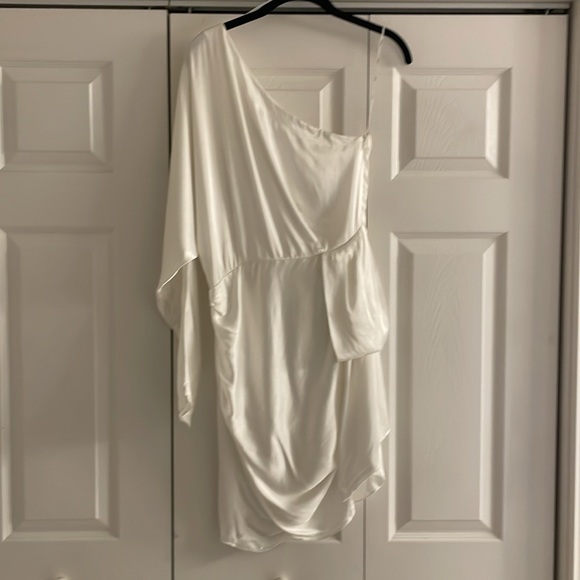 NWOT Elliatt Saronic One-Shoulder Dress - Picture 7 of 11